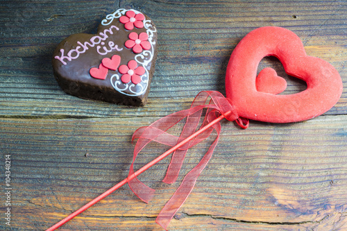 czekoladowe serce z napisem "kocham cię"