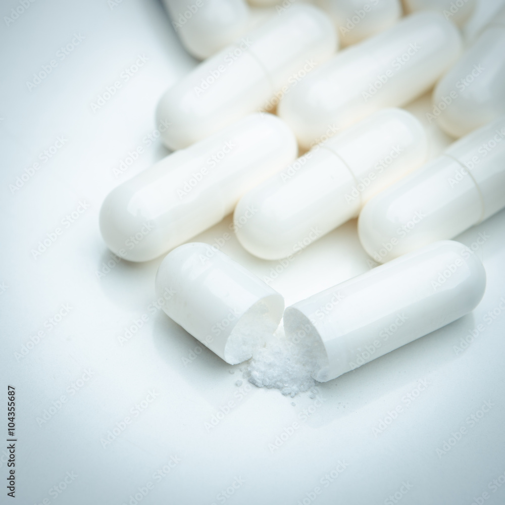 white pill capsule white pill capsule