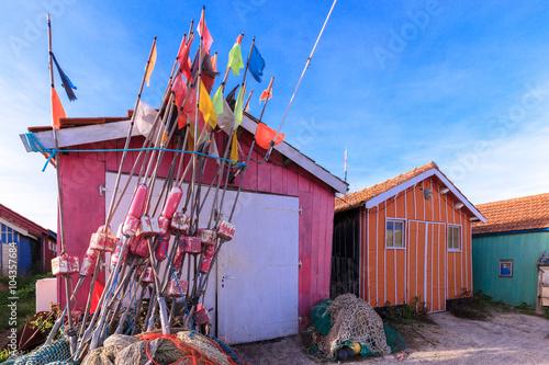 cabane ostréicole au port du  château d’Oléron photo