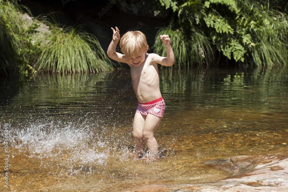 Fototapeta premium Kid playing with the water.