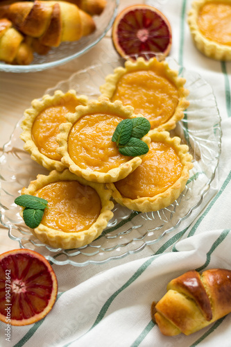 Homemade tartlets with citrus curd