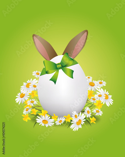 Osterhase versteckt sich hinter Osterei
