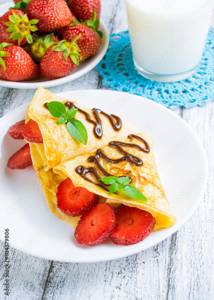 Pancakes with sliced strawberries Pancakes with sliced strawberries