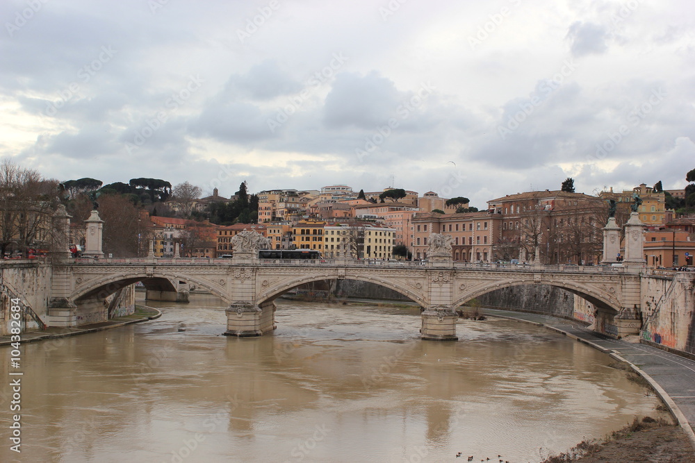 Rom: Der Tiber und die berühmte Engelsbrücke
