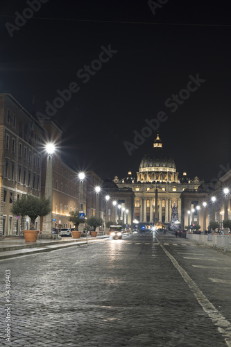 Fototapeta Naklejka Na Ścianę i Meble -  Basilica of Saint Peter at night in winter. Vatican