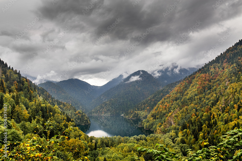 The lake Ritsa to the Republic of Abkhazia in autumn.