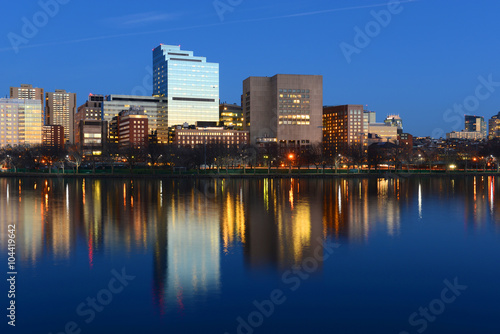 Fotomurale Boston Massachusetts General Hospital and West End Skyline at night, viewed from