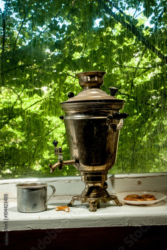 Картината върху платно samovar on the windowsill