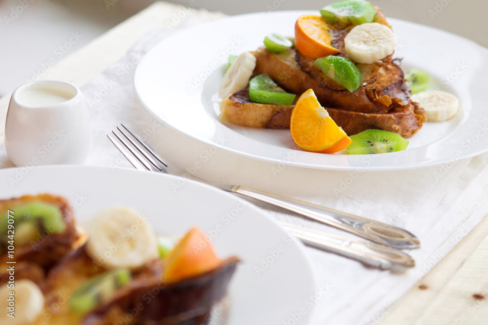 French toasts with fruits
