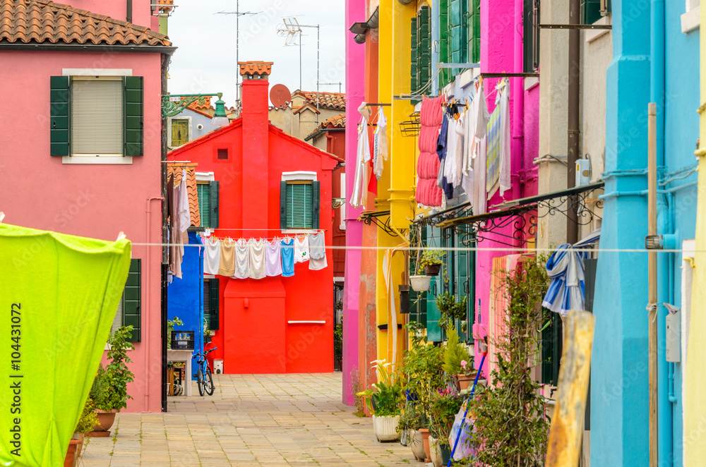 Fototapeta premium Colorful apartment building in Burano, Venice, Italy.