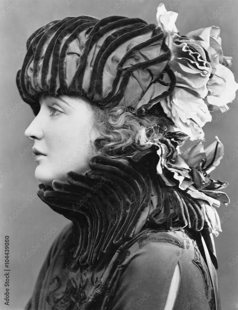 Fototapeta premium Woman wearing elaborate hat 