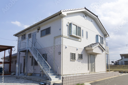 住宅 アパート イメージ 2世帯 木造2階建て 相続対策 減価償却 不動産投資 アパート経営 Stock Photo Adobe Stock