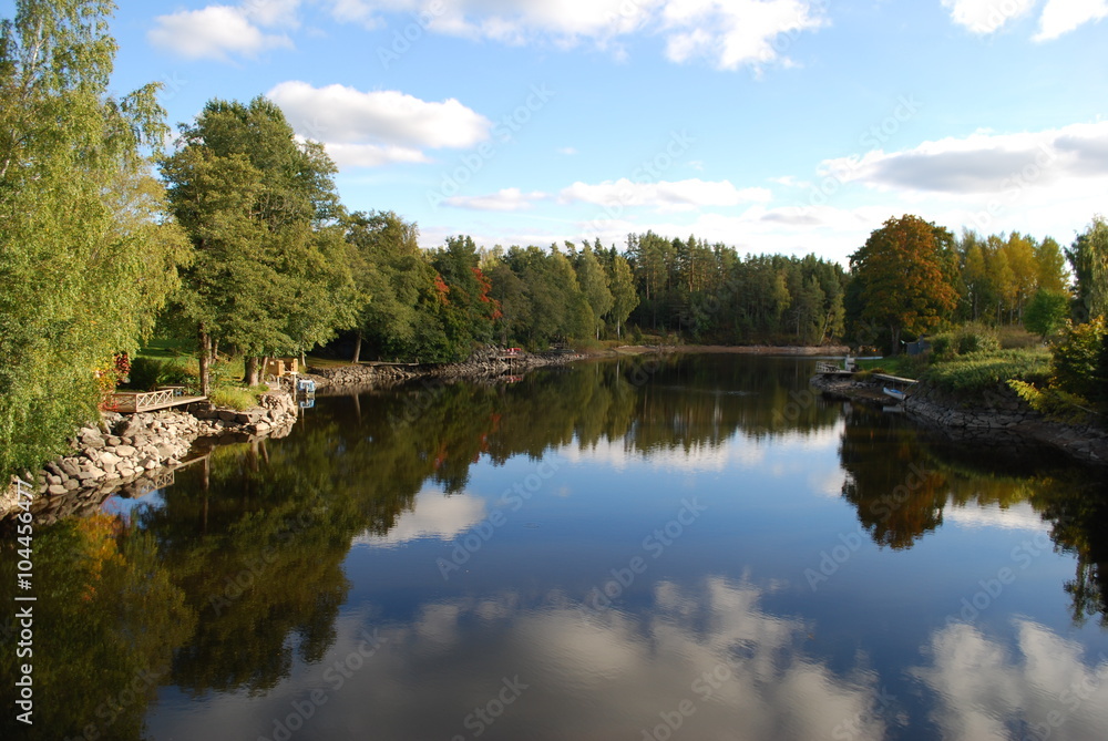 Friedlicher Fluss in Schweden