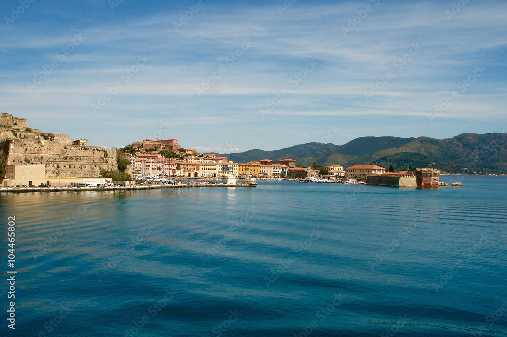 Porto dell'isola d'Elba, giornata serena