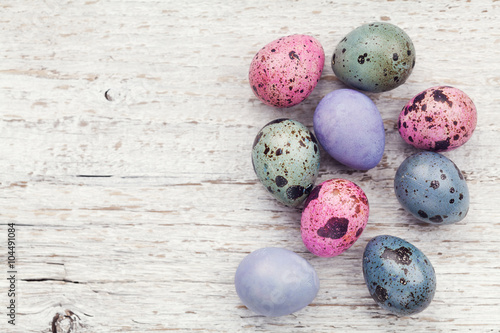 Canvas Print Painted easter eggs on rustic wooden background from above, vintage style, happy