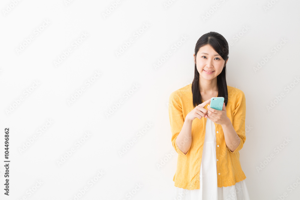 女性　スマホ