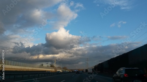 Autobahn wolkenhimmel