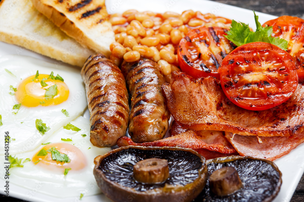 Full English breakfast with bacon, sausage, egg, beans and mushrooms