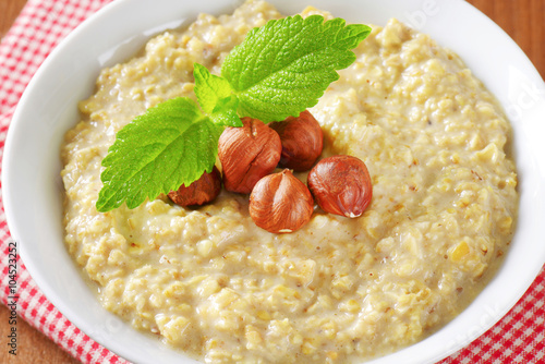 Oatmeal porridge with hazelnuts