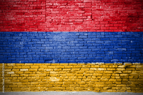 Ziegelsteinmauer mit Flagge Armenien © pixs:sell