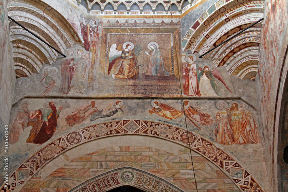 Annunciazione con angeli e santi; affreschi del tiburio, abbazia di Chiaravalle Milanese