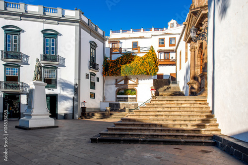 Fototapeta Naklejka Na Ścianę i Meble -  Central square in old town with Salvador church and monument in Santa Cruz de la Palma in Spain