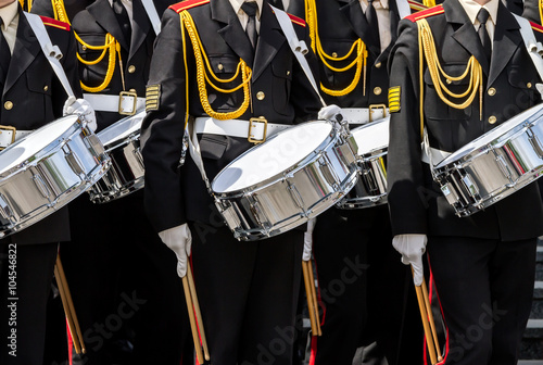 Cuadro en lienzo military band drummers marching at the parade