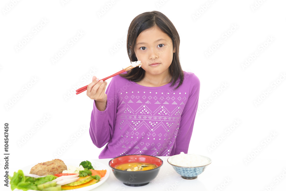 食事を楽しむ女の子