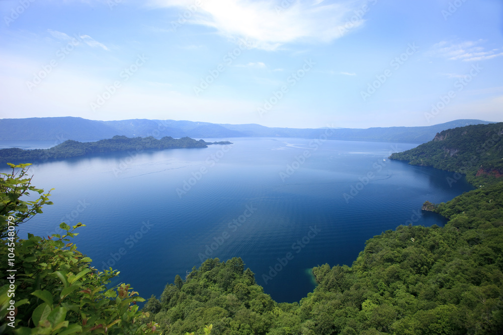 青森県十和田湖
日本を代表する湖です。