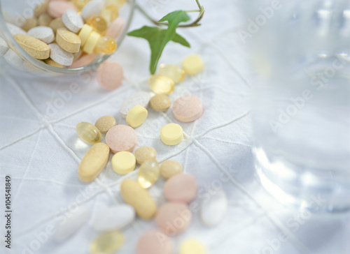 サプリメントとミネラルウォーター