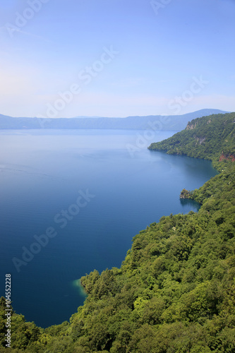 青森県十和田湖  日本を代表する湖です。 © farusu