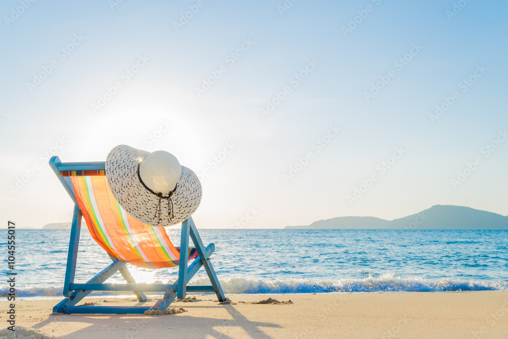 Naklejka premium Deck chair at the tropical sandy beach