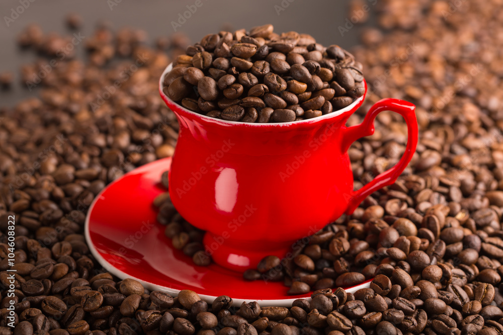 Fototapeta premium Cup of coffee beans on coffee beans background