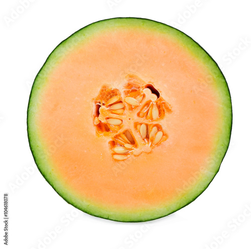 Tela A half of cantaloupe melon isolated on white background.