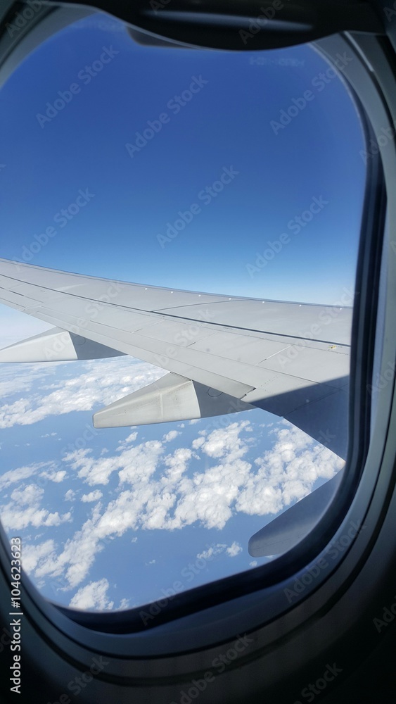 Fototapeta premium Widok przez okno samolotu