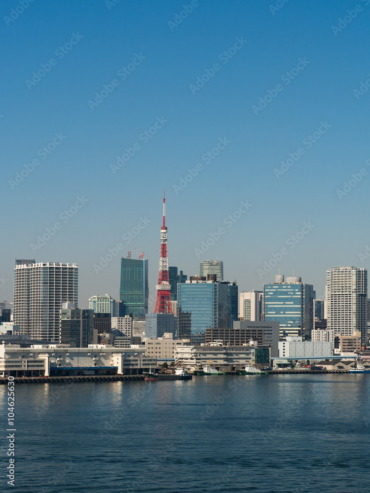 東京港から眺めた高層ビル街