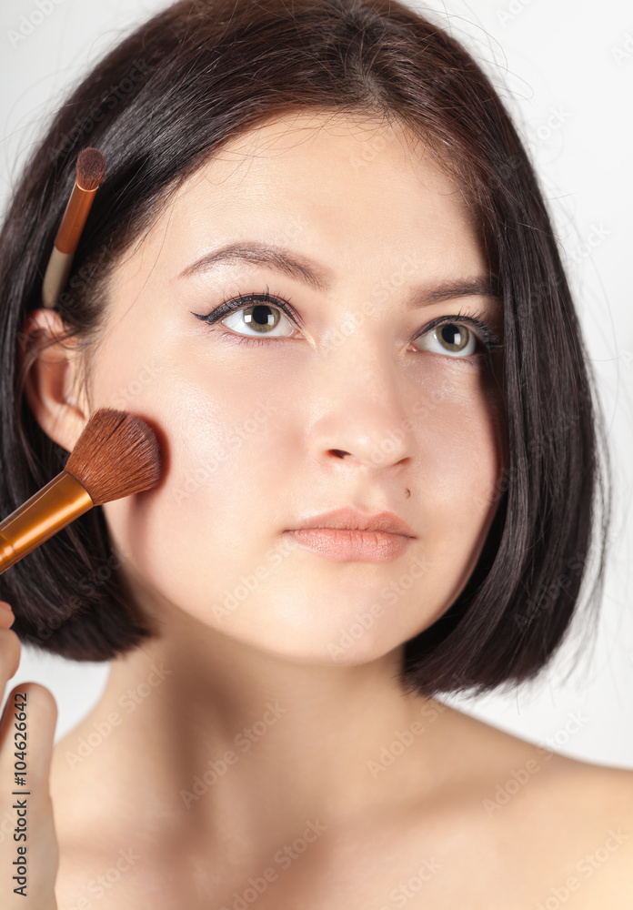 the girl does make-up the girl does make-up