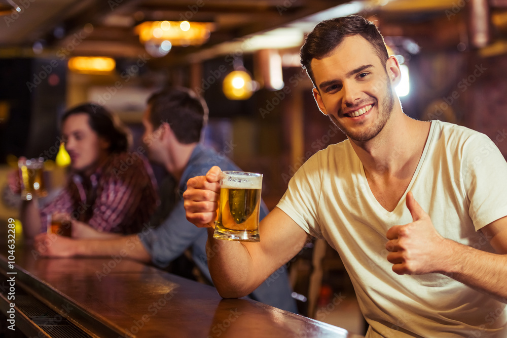Men in pub Men in pub