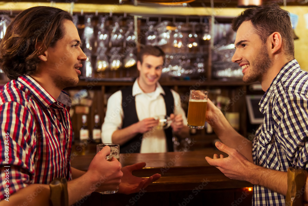 Men in pub Men in pub
