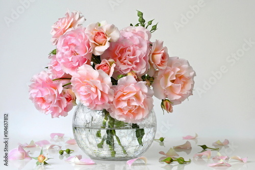 Bouquet of pink roses in a vase. Romantic floral still life with garden roses. 