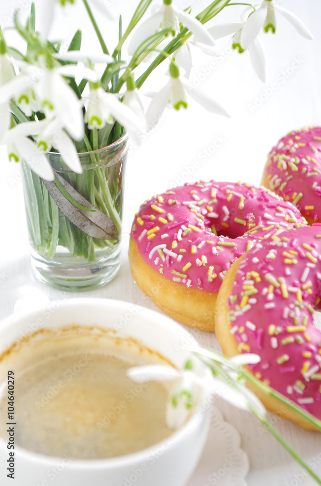 Donuts und Kaffee