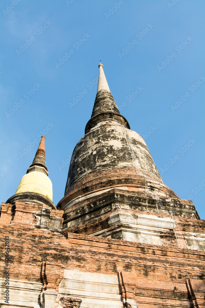 Fototapeta premium タイ・アユタヤの遺跡群