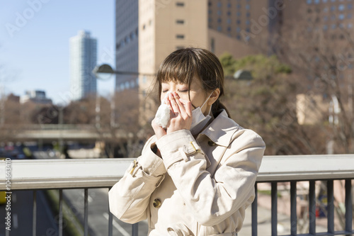 病気 女性 鼻をかむ 花粉症 風邪 マスク インフルエンザ 汎用 Foto De Stock Adobe Stock 病気 女性 鼻をかむ 花粉症 風邪 マスク インフルエンザ 汎用 Foto De Stock Adobe Stock