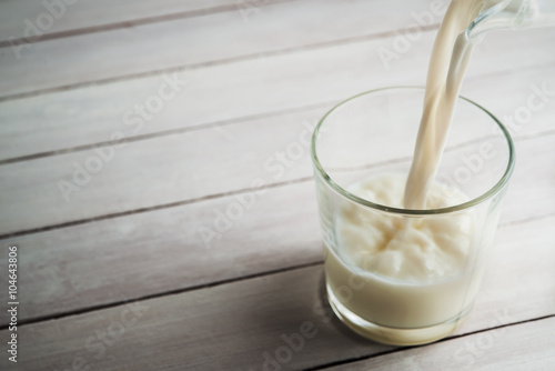 Pour fresh milk into glass