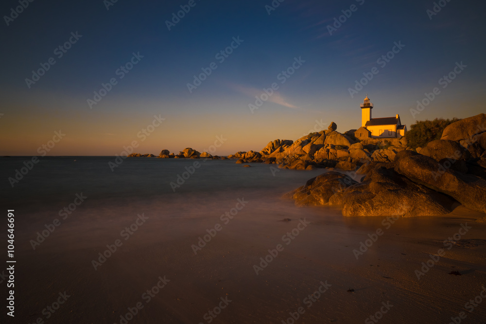 atmospheric Sunset on the beach of pontusval with rocks an lighthouse; Sonnenuntergang F, Bretagne, Brignogan-Plages, Leuchtturm Pontusval)