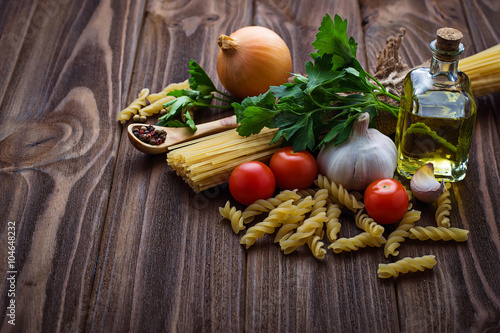 Tomato, uncooked pasta, garlic, parsley