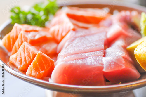 raw salmon and raw tuna sashimi