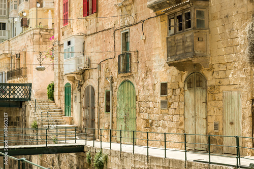 Fototapeta Naklejka Na Ścianę i Meble -  Narrow street in  Malta