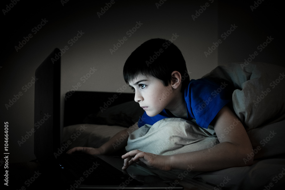 enfant ordinateur garçon jeune pc apprendre veiller apprendre enfant ordinateur garçon jeune pc apprendre veiller apprendre