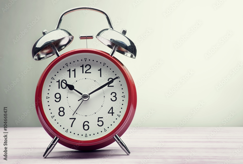 green alarm clock morning wake-up time green alarm clock morning wake-up time
